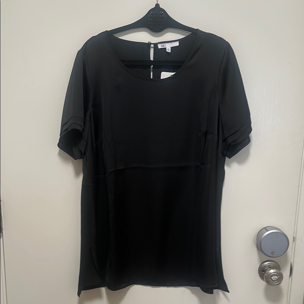 DR2 Keyhole Boxy Short Sleeve Blouse